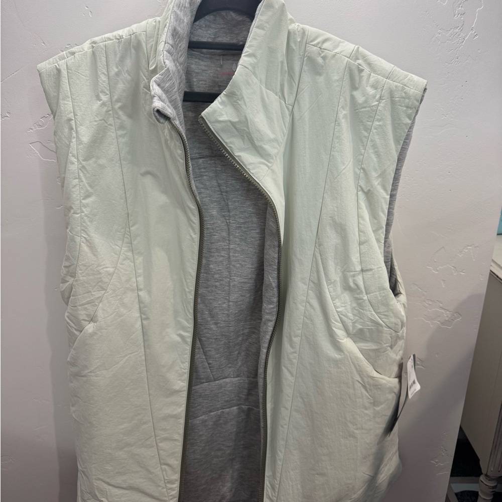 NWT Free People Slalom Reversible Fleece Light Green Grey Vest Size M - Picture 3 of 6